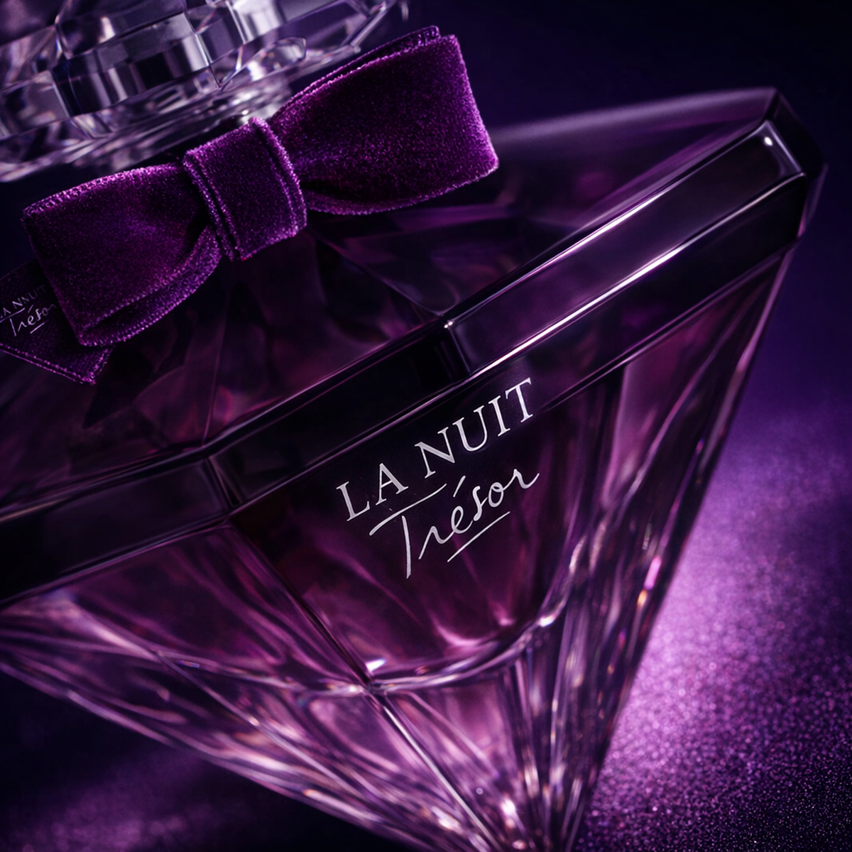 Lancome Tresor la Nuit le Parfum For Women macro label detail gallery showcase