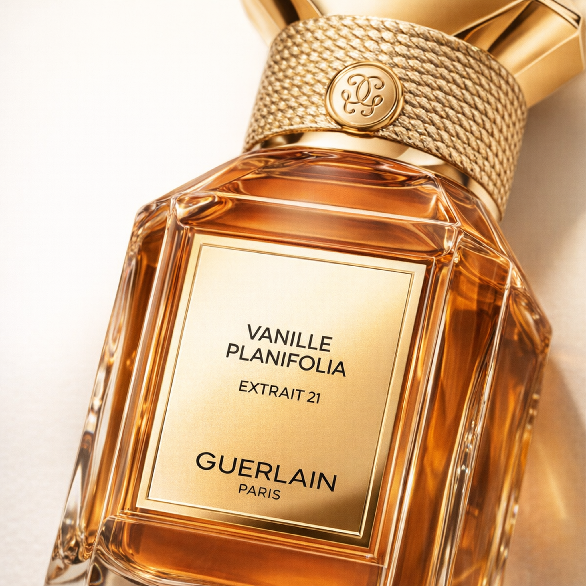 Guerlain L'art & la Matiere Vanilla Planifolia Extrait 21 Parfume macro label detail gallery showcase